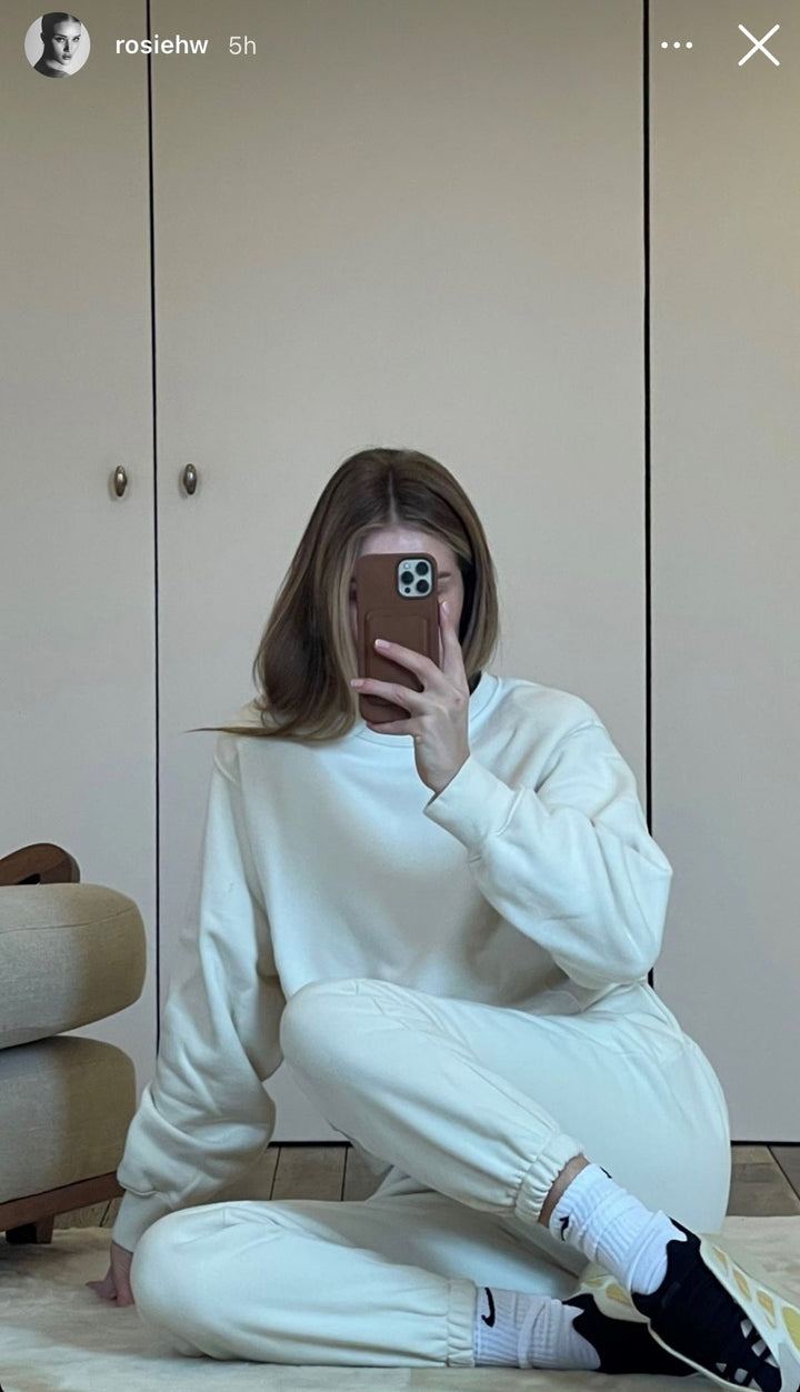 Sweatpants and crew neck sweater Rosie HW wearing Les Tien