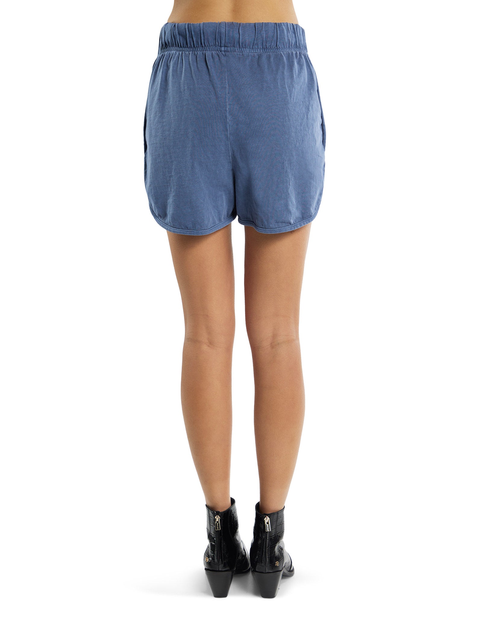Serena Scallop Short